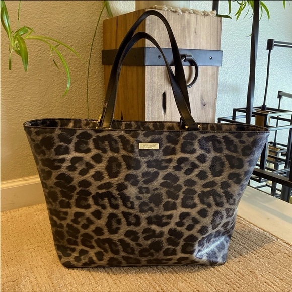 ❗️SOLD❗️🎉HP🎉 Kate Spade Tote Bag - Picture 1 of 11